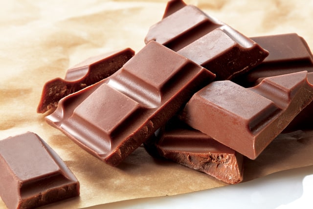 チョコレートを食べると血圧が下がる？チョコレートの効果と注意点を解説